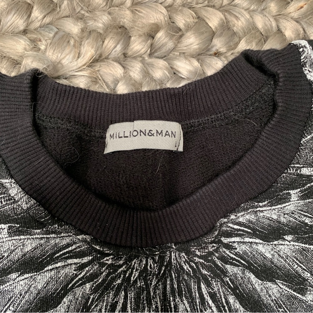 Million&Man Italian graphic sweatshirt feather tribal design black white - Picture 4 of 12